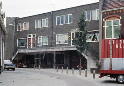 21473 Gezicht op de voorgevels van de huizen Wolvenstraat 14 te Utrecht.N.B. Het adres is in ca. 1985 gewijzigd in ...